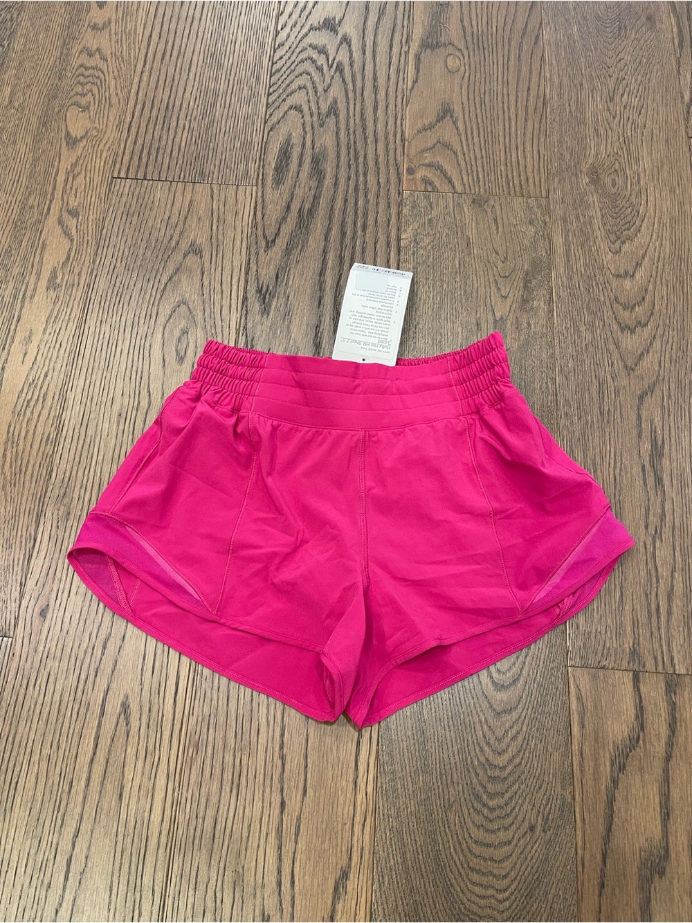 NWT Lululemon Hotty Hot 2.5” lined Short 6